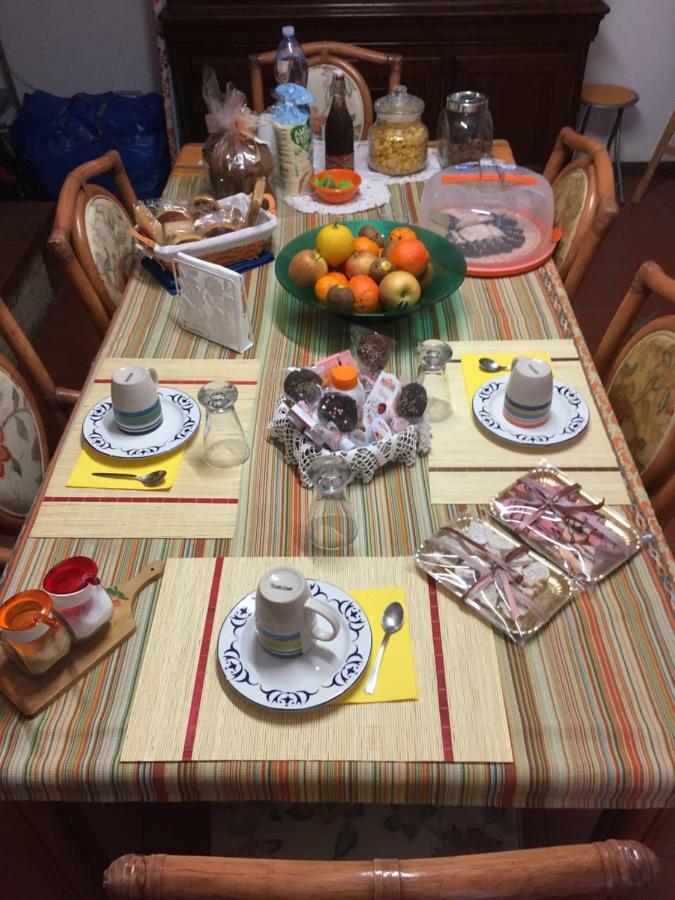 B&B Filomena Santa Giusta Esterno foto
